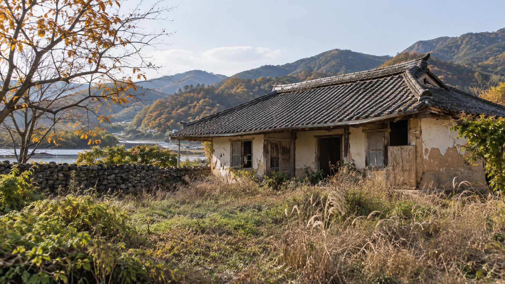 가을 농촌 풍경 속 오래 비어 있는 주택의 연출 사진